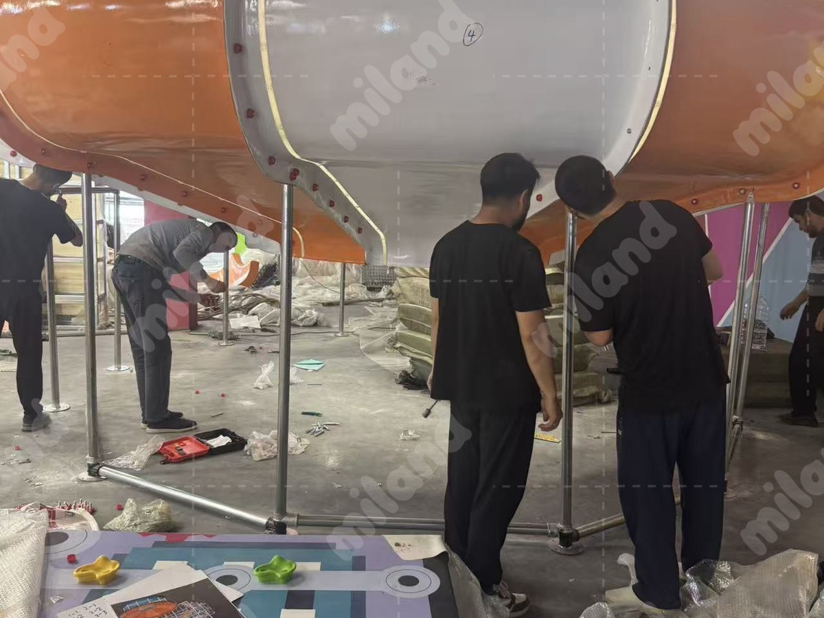 Parque infantil interior llave en mano de 2.800 m² para Ferganá