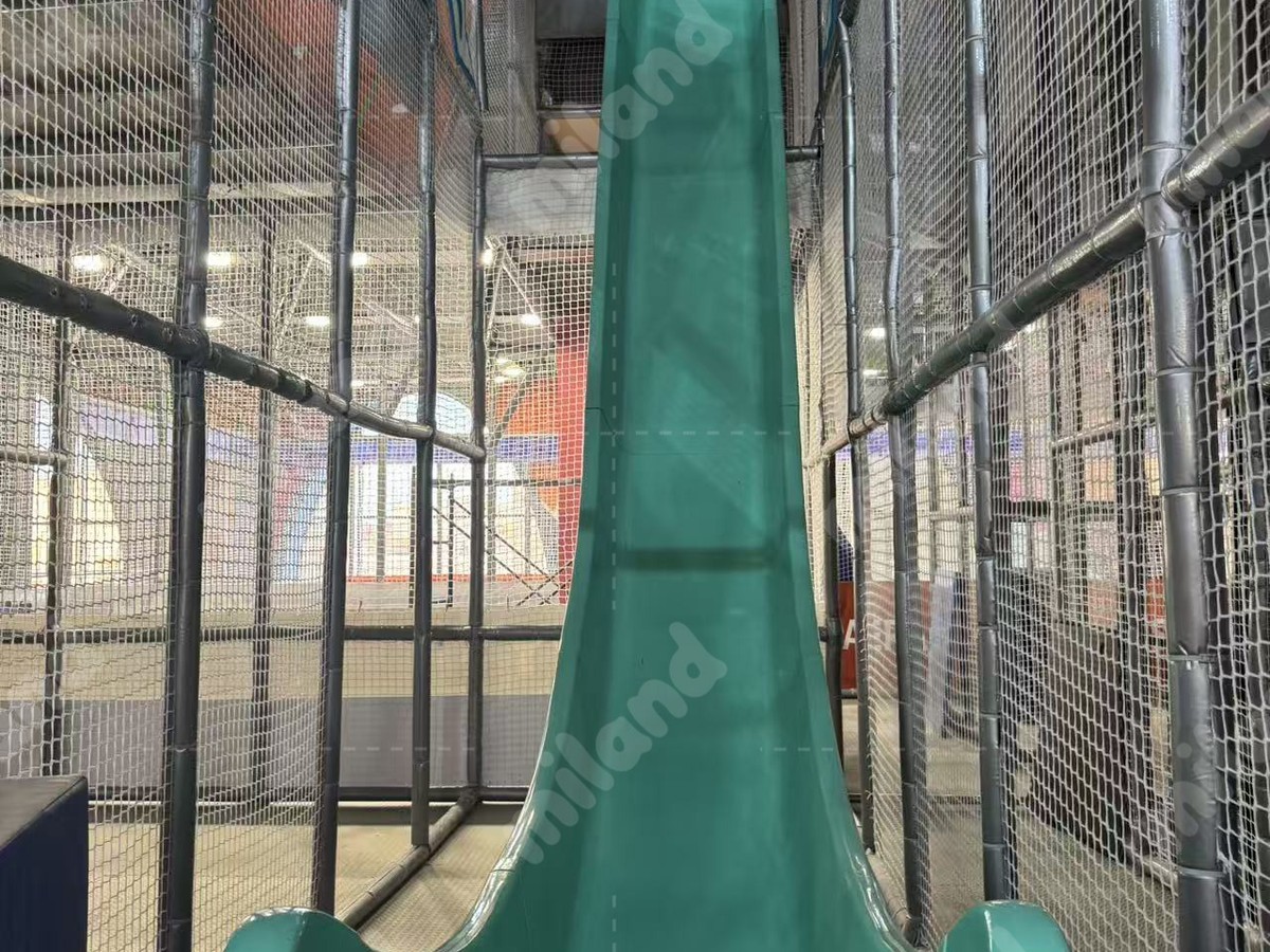 Parque infantil interior llave en mano de 2.800 m² para Ferganá