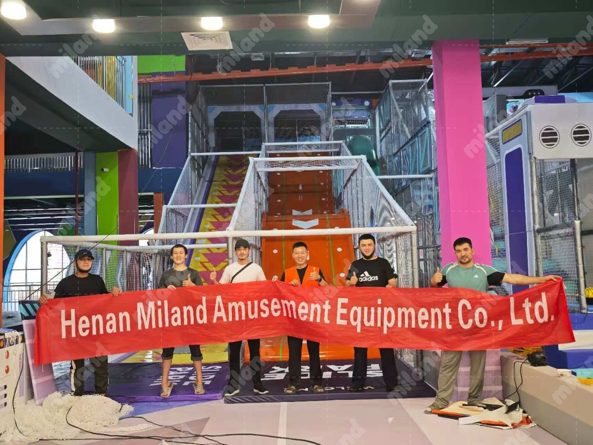 Parque infantil interior llave en mano de 2.800 m² para Ferganá