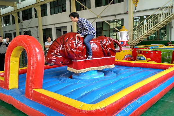 Latest New Adventure Park Mechanical Bull Ride with Inflatable Castle Provided by Dinis
