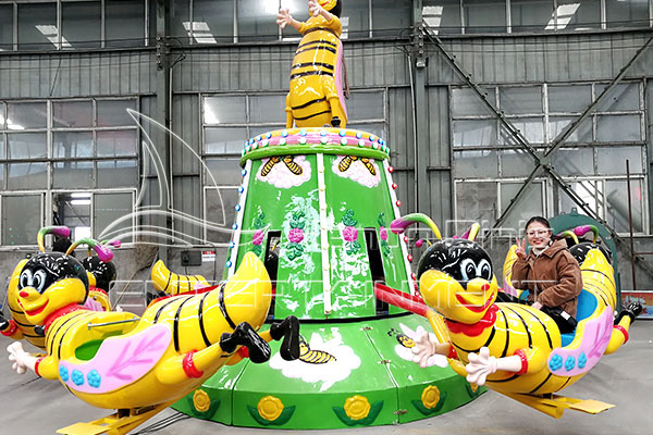 Mini Self-control Bee Spinning Playground Equipment Displayed in Dinis's Exhibition Hall