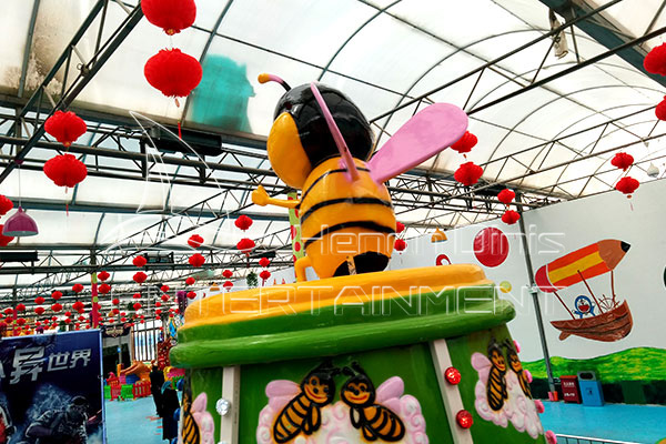 Mobile Kids Fairground Self-control Bee Rides Displayed in the Exhibition Hall of Dinis