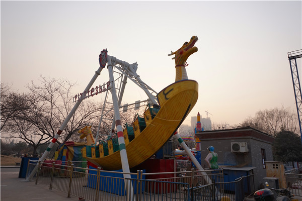 Playground Equipment Viking Pirate Ship Rides with Large Capacity for Sale in Dinis